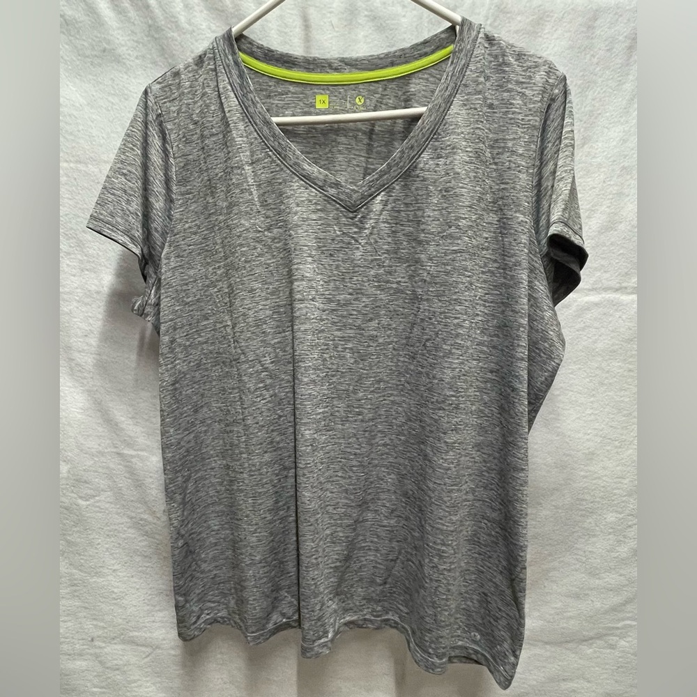 Xersion short sleeved V-neck shirt